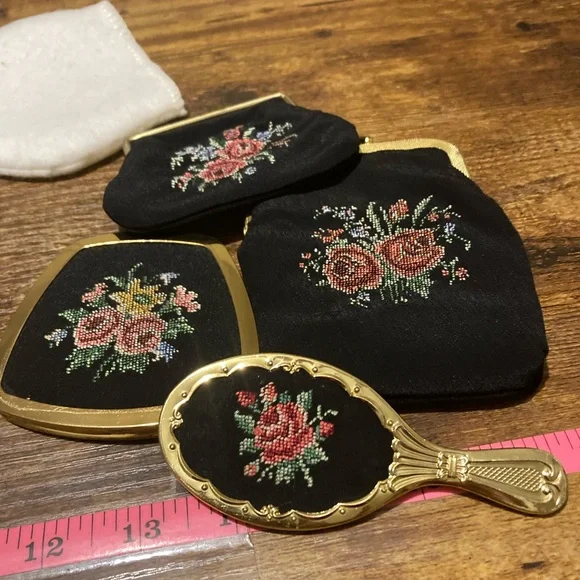 Vintage Rose Petit point embroidery on compact set - Picture 16 of 16